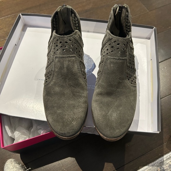 Vince Camuto women’s booties - Picture 3 of 6